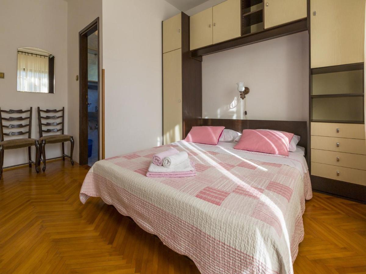 Rooms Zeljka 2 Crikvenica Exteriör bild