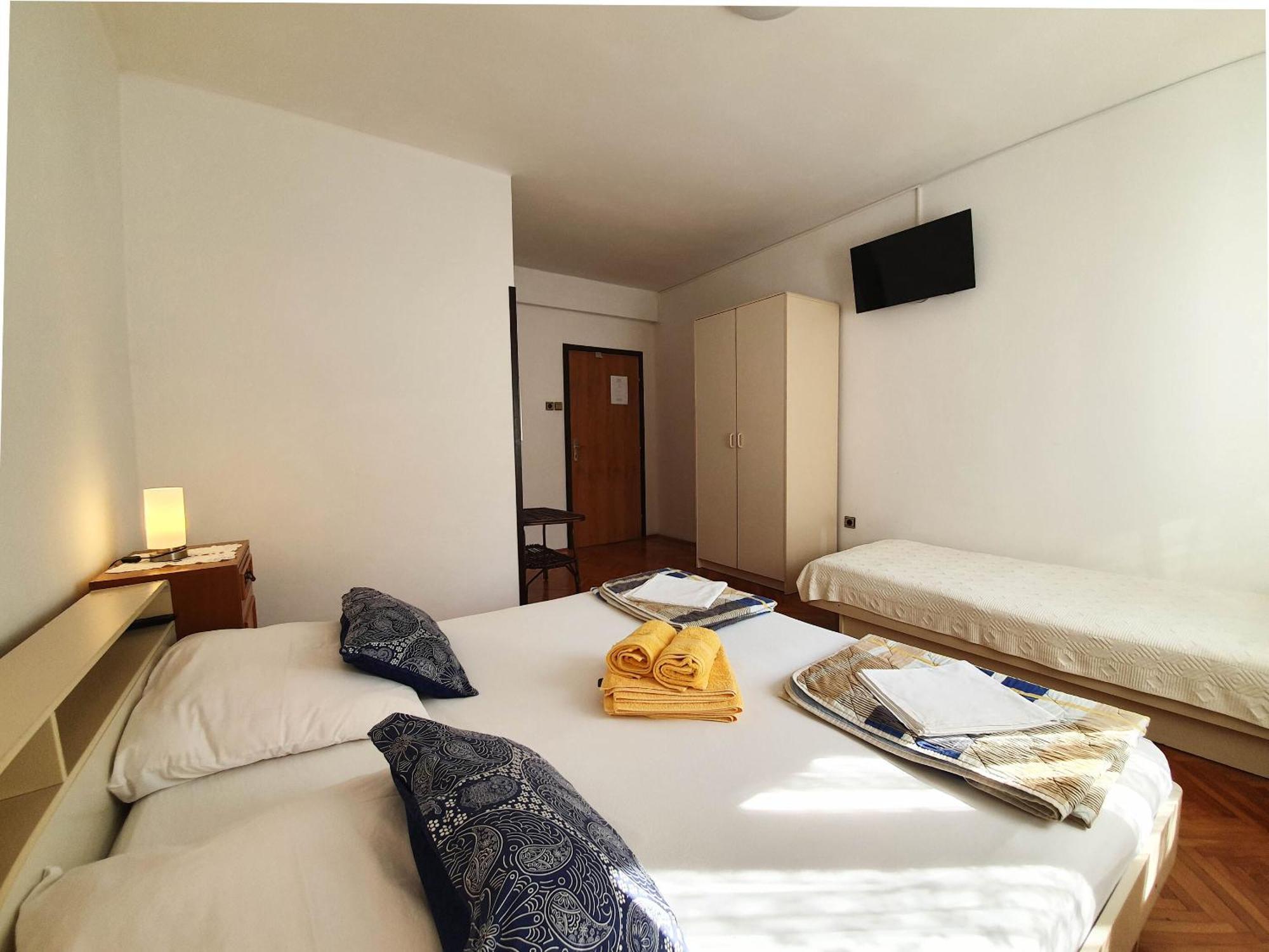 Rooms Zeljka 2 Crikvenica Exteriör bild