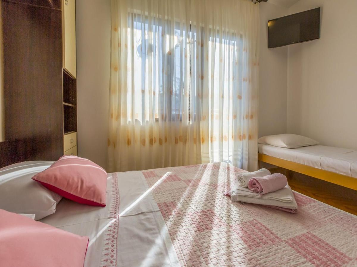 Rooms Zeljka 2 Crikvenica Exteriör bild